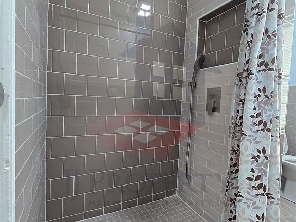 5th image of 1079 Broad St #3B