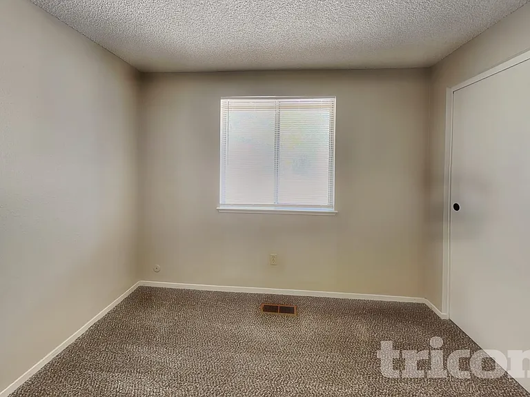 841 Wyoming Ave — Photo 12