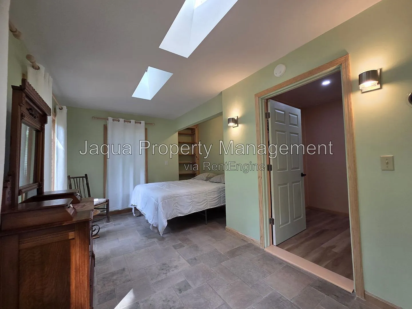 2 bed, 1.0 bath, 1850 sqft, $2,500 — Photo 4