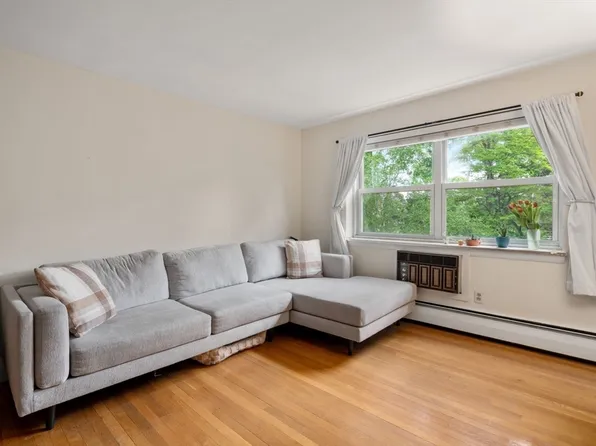 14 Commonwealth Ct APT 11, Brighton, MA 02135