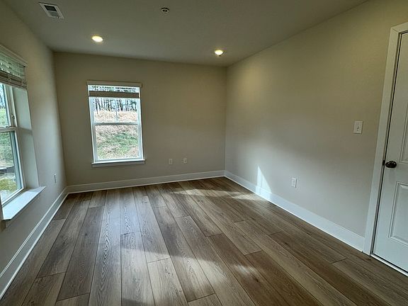 2nd image of 2214 Winterberry Ln