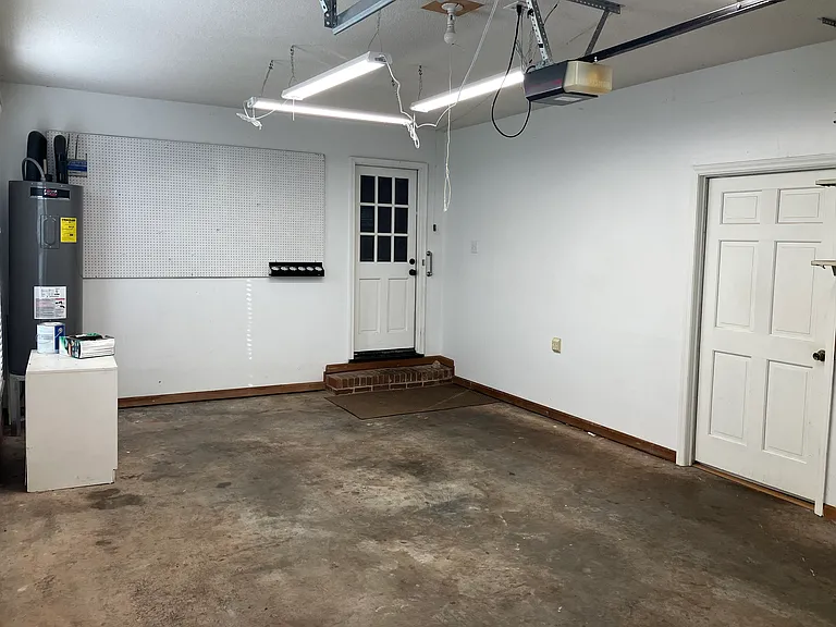 8709 Kenilworth Dr — Photo 30