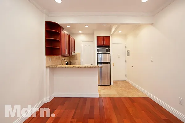 Rented by Mdrn Residential | media 7