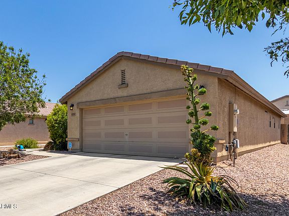 3rd image of 1055 W Desert Hills Dr