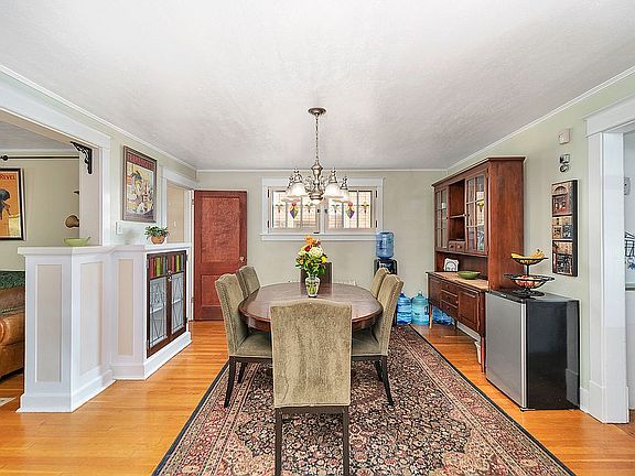 5th image of 317 W Hutchinson Ave