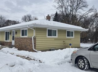 270 S Riverside Dr, Saukville, WI 53080