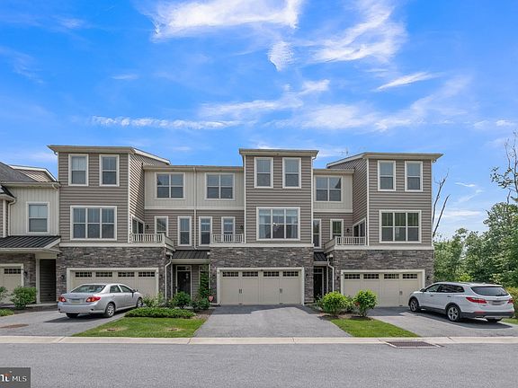 2nd image of 32 Chasmere Dr