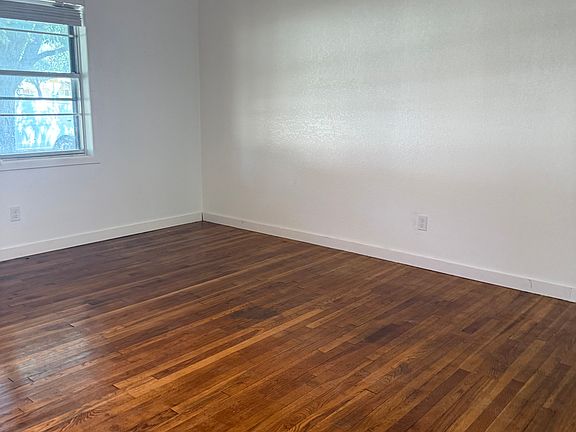 4th image of 700 W Denison Dr