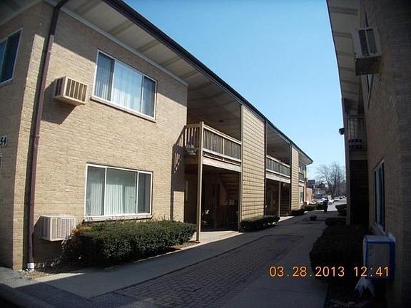 2nd image of 1754 E Oakton St APT 105