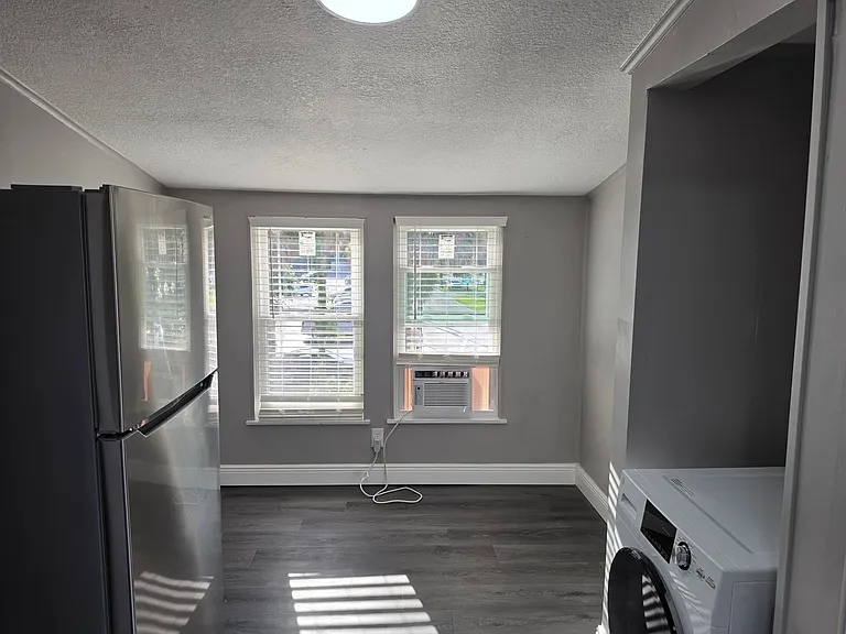 202 Luella Ct — Photo 38