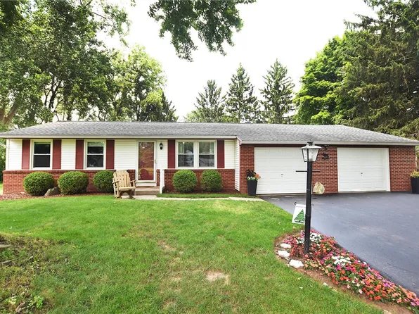 72 Meadow Dr, Spencerport, NY 14559