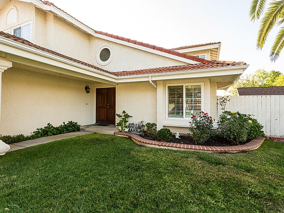 3rd image of 567 Nicole Dr