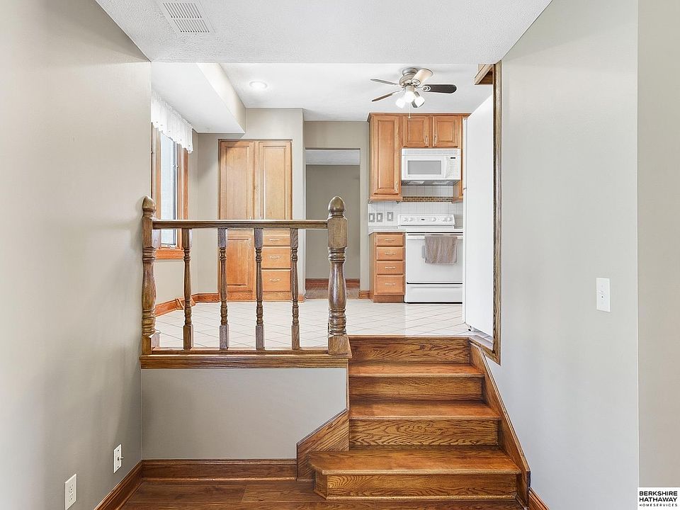 10th image of 10632 M St