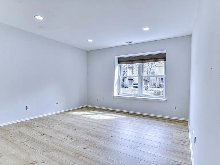 805 Harwood Ct #A — Photo 14