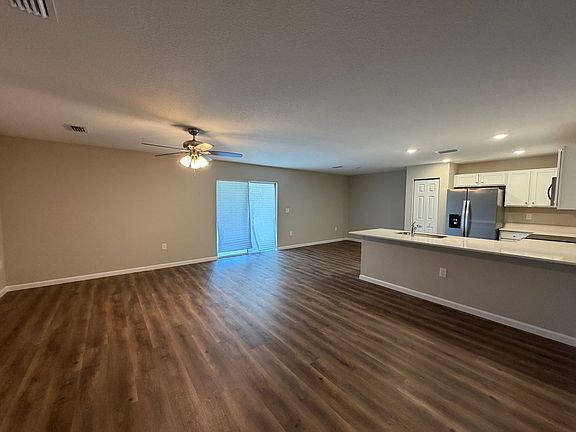 5th image of 350 Dolphin St SE