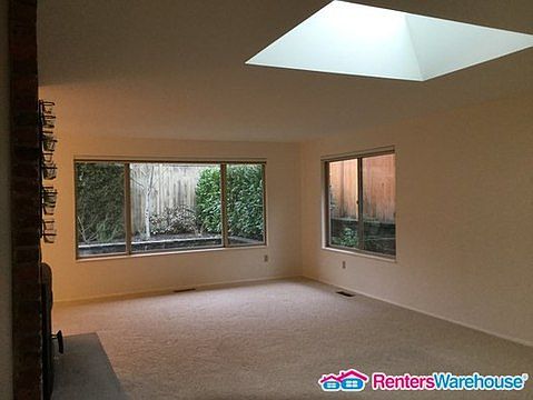 5th image of 10922 NE 48th St