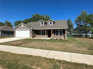 2808 Bauer St, Pea Ridge, AR 72751