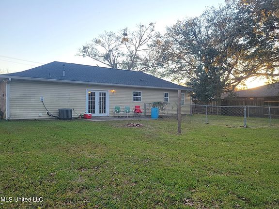 4th image of 900 Saratoga Dr