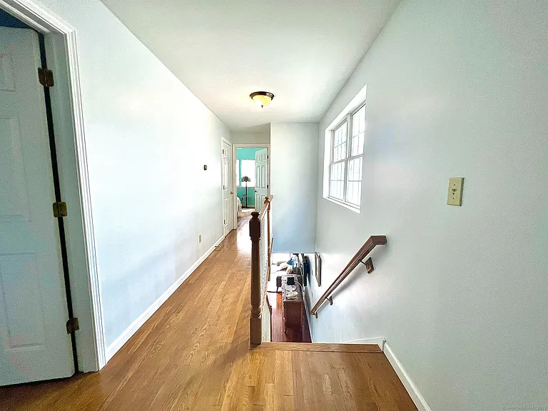 906 E Broadway — Photo 20