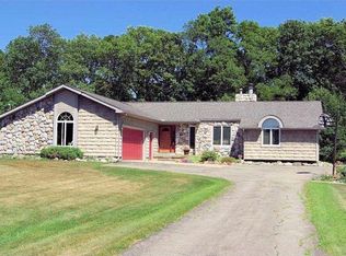 8464 Carole Ln, Fenton, MI 48430