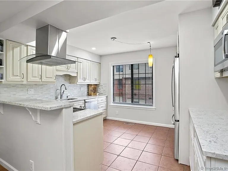 237 Strawberry Hill Ave #42 — Photo 11