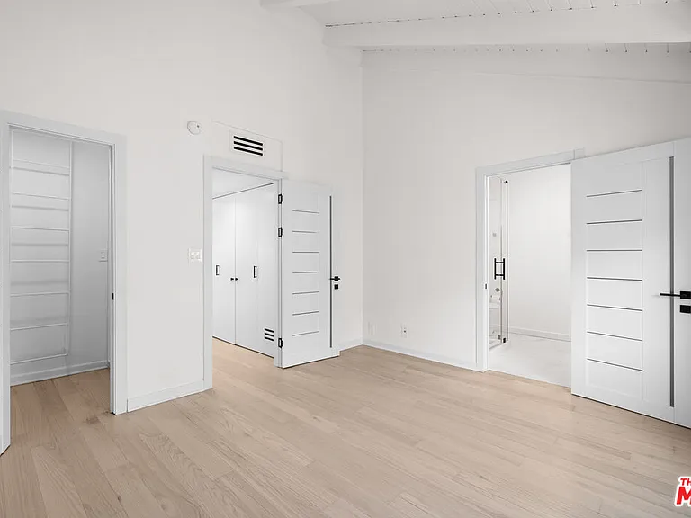 9509 W Olympic Blvd — Photo 37