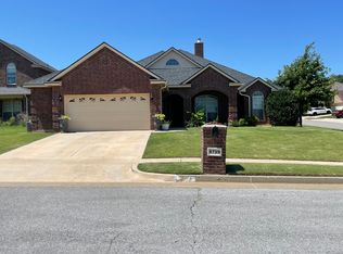 8729 Sally Ct, Yukon, OK 73099