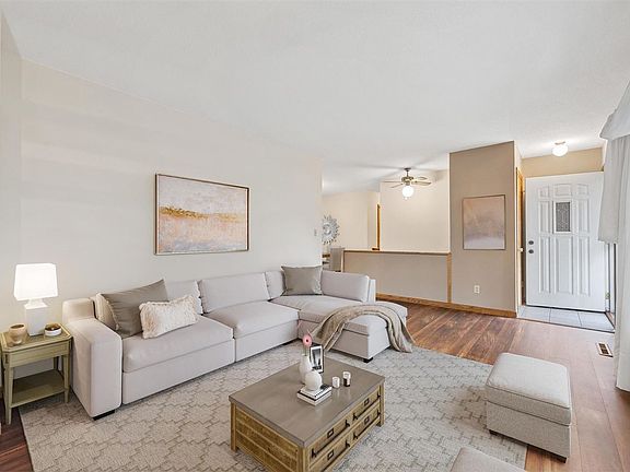 4th image of 3286 Coral Ave NE