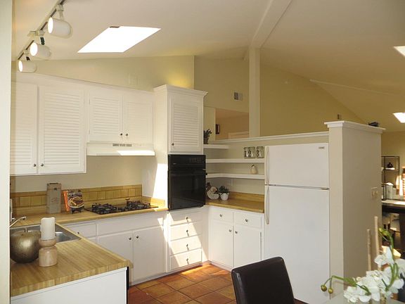 5th image of 441 Magnolia St