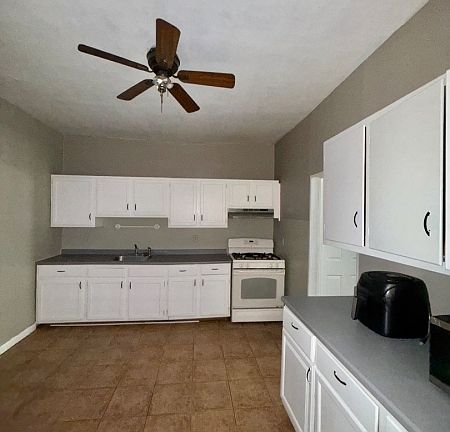 4th image of 1084 Sanford Ave #A