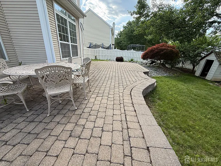 32 Marion Dr — Photo 16
