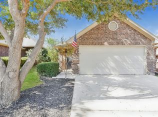 733 Stribling Cir, Azle, TX 76020