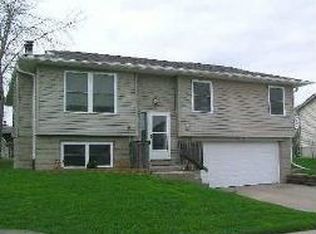 7 Wakefield Ct, Iowa City, IA 52240