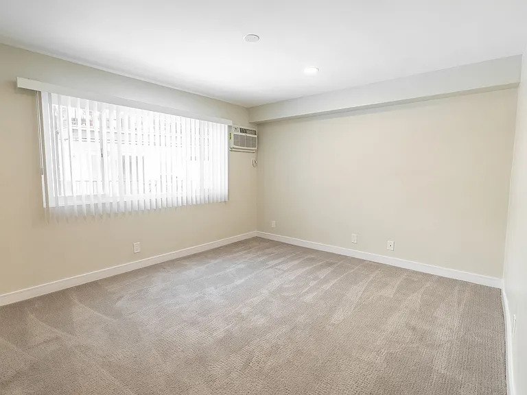 8375 Fountain Ave — Photo 17
