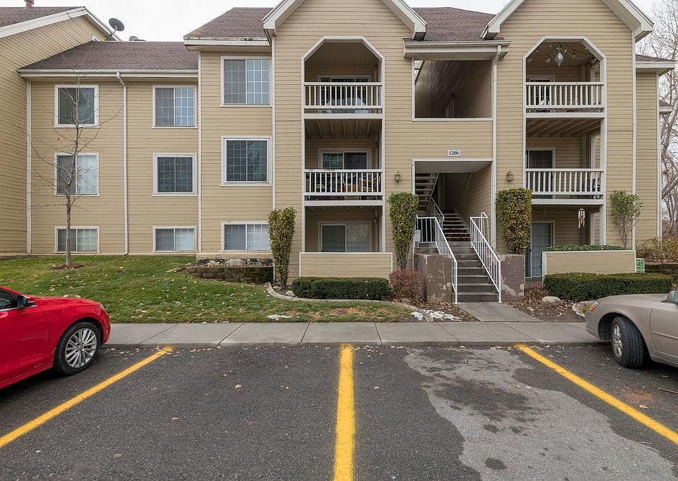 It_s the lower unit to the left of the stairs