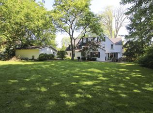 1175 Sunningdale Dr, Grosse Pointe Woods, MI 48236