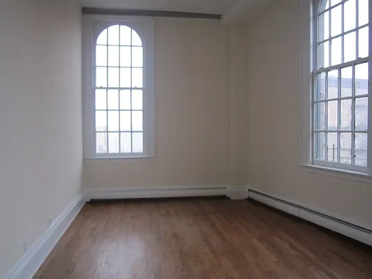 Rented by Urban Real Estate Property Group Inc | media 16