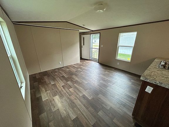3rd image of 1708 Mary St
