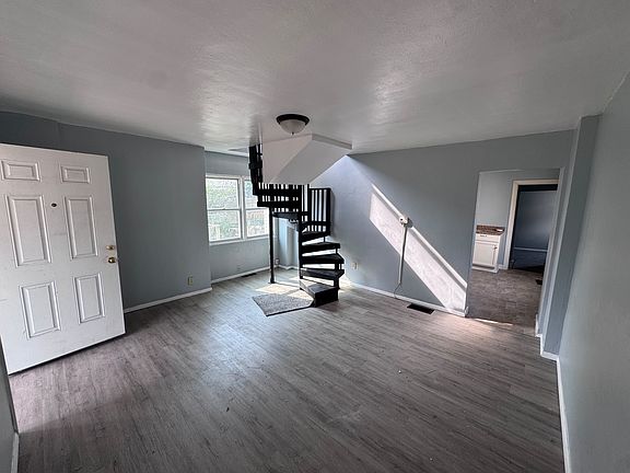 3rd image of 506 E 3rd St