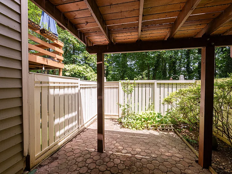 1931 Belmont Ridge Ct — Photo 25