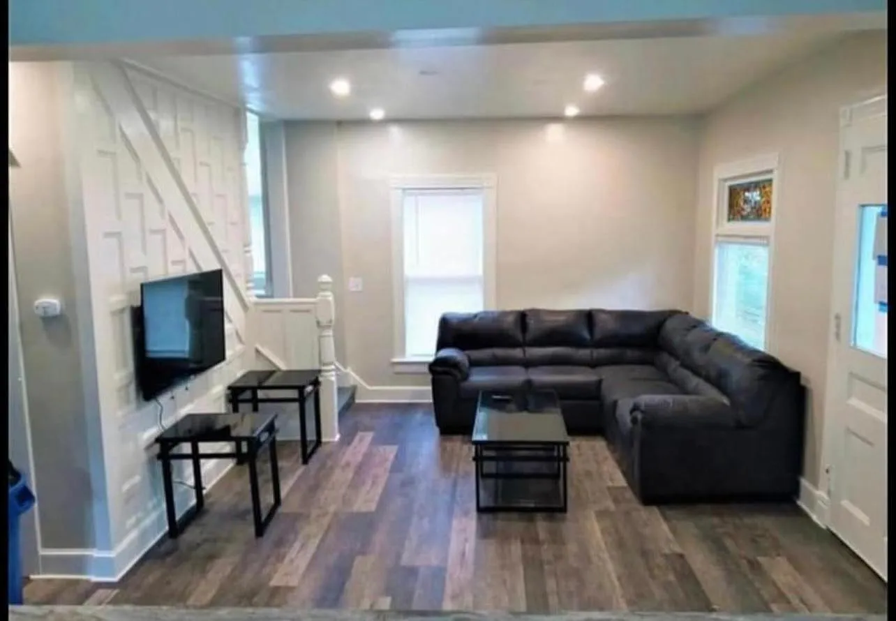 3 bed, 2300 sqft, $2,700 — Photo 1