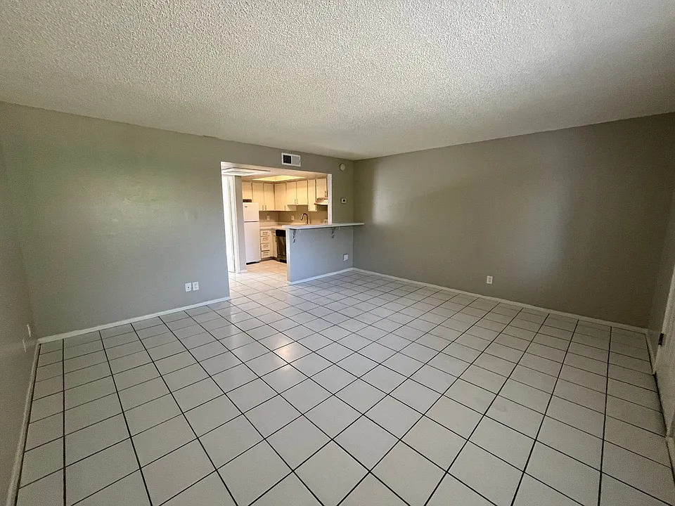700 W University Dr #259