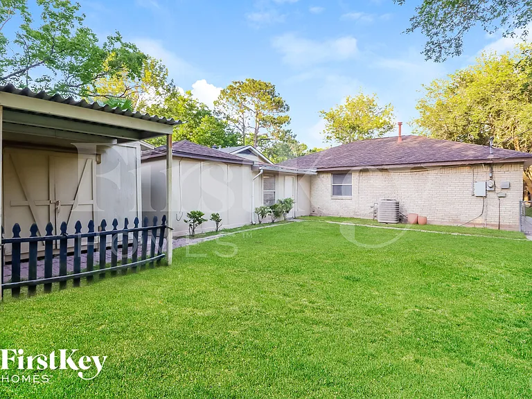 2518 S San Antonio St — Photo 15