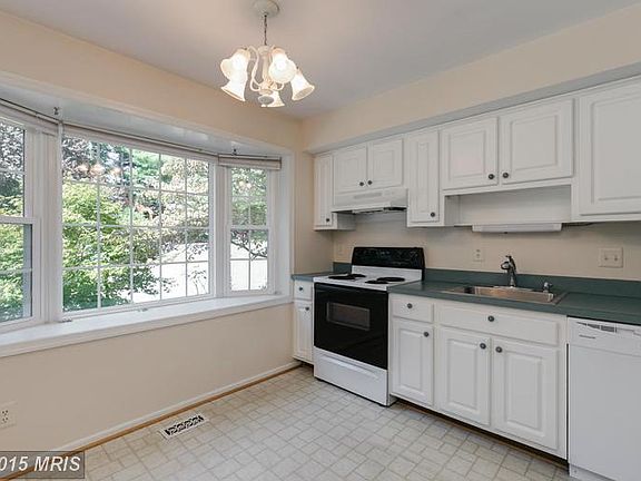 4th image of 1018 Ellison Sq