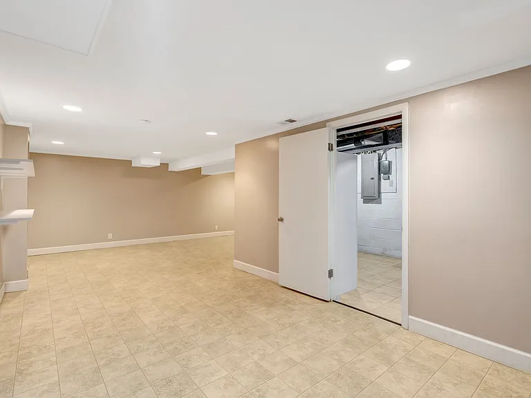 6717 Reynard Dr — Photo 41