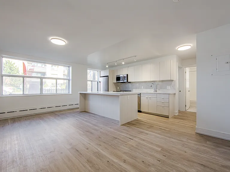 111 Cosburn Ave — Photo 8
