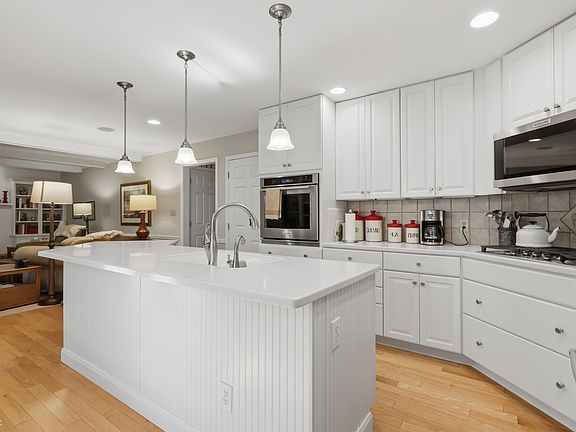4th image of 10214 E Lakeshore Dr