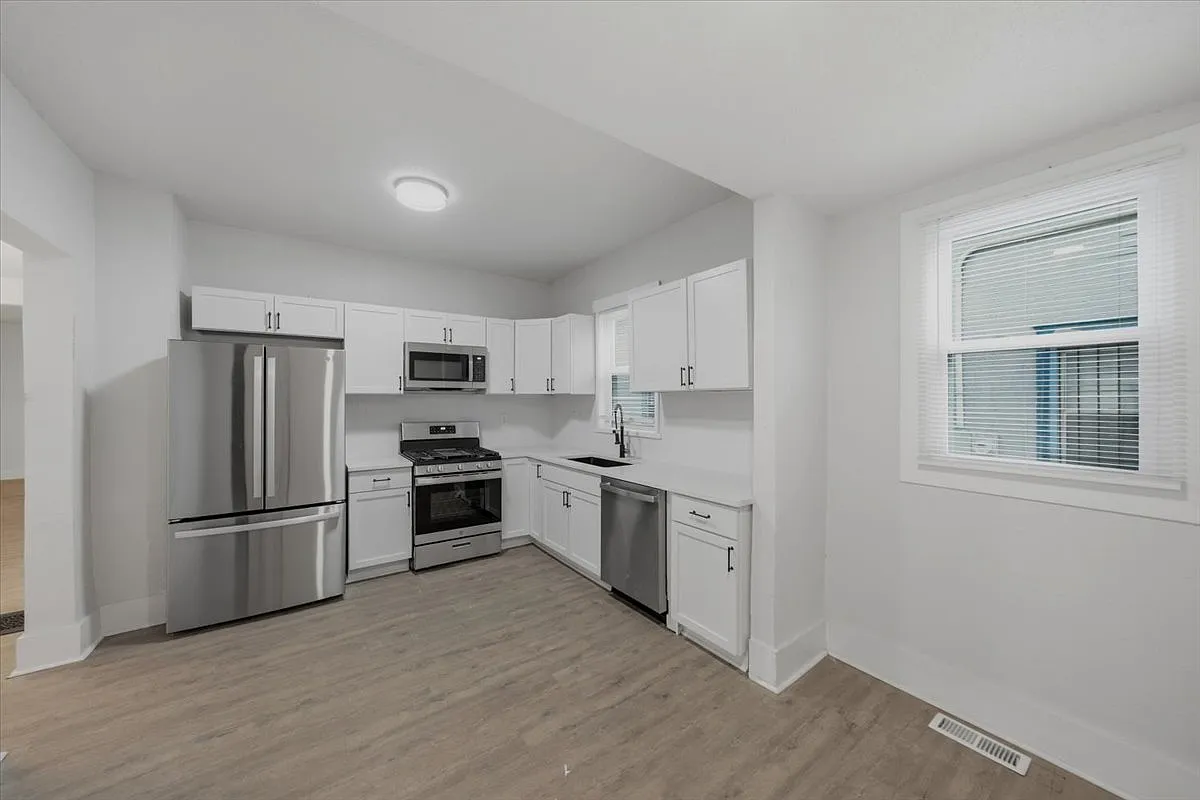 5 bed, 1832 sqft, $2,745 — Photo 4