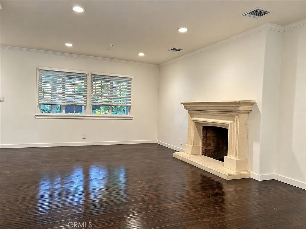 3 bed, 2.5 bath, 2881 sqft, $7,500 — Photo 4