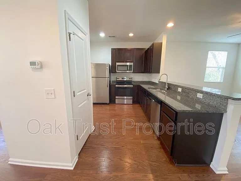 9139 Parlor Dr — Photo 4